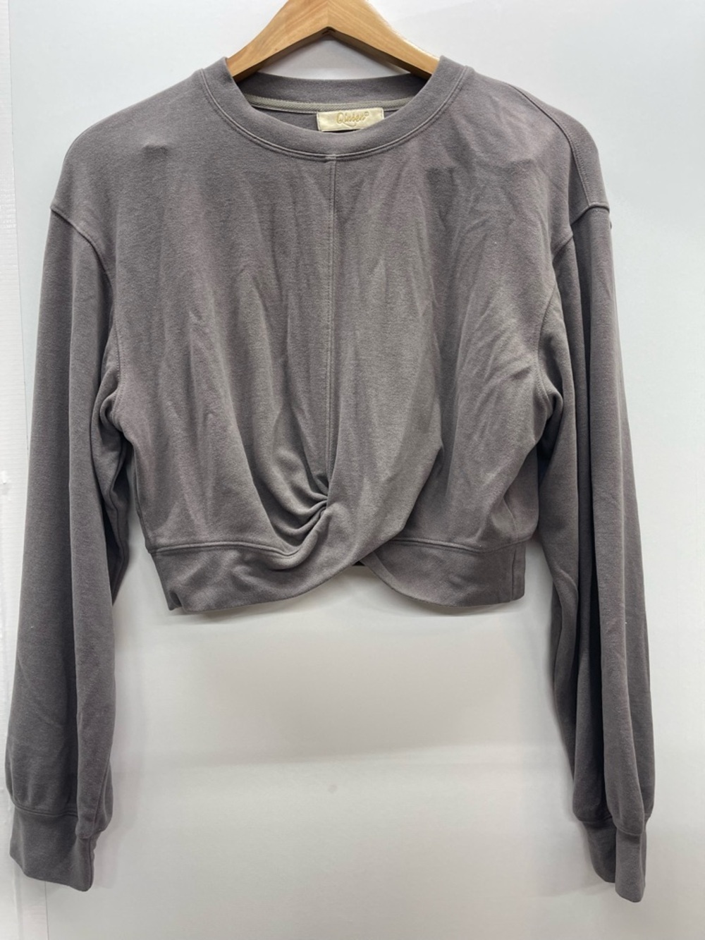 Qinsen Twist-Front Cropped Long‎ Sleeve Top- Gray